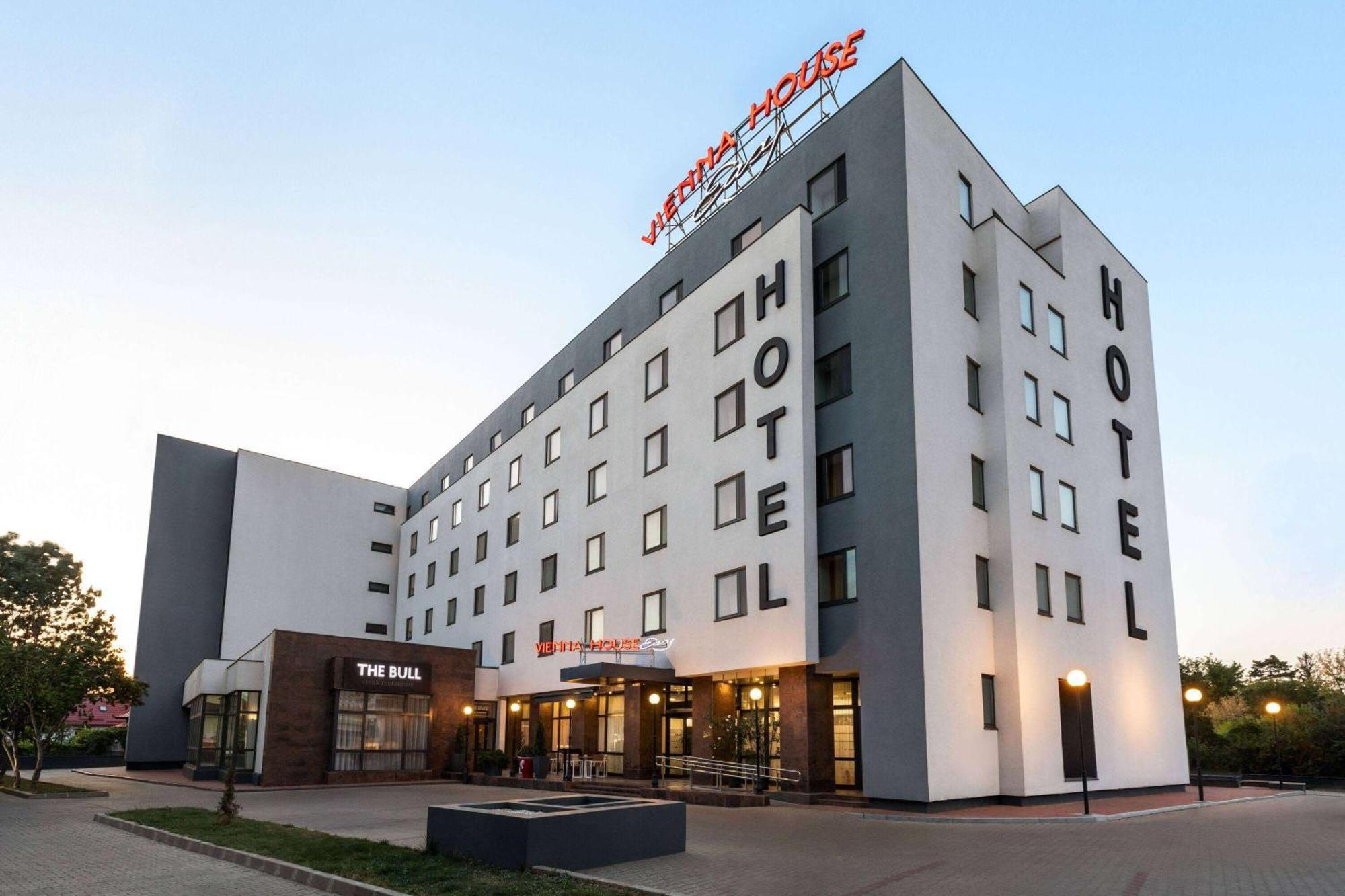 Vienna House Easy By Wyndham Bucharest Airport Hotel Otopeni Exterior foto